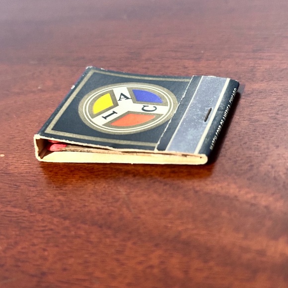 Vintage Matchbook Illinois Athletic Club of Chicago IAC Membership Relax Matches - Picture 3 of 16